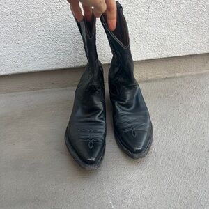 Billy Martin black vintage cowboy boots. Marked size 7.5 B they fit an 8